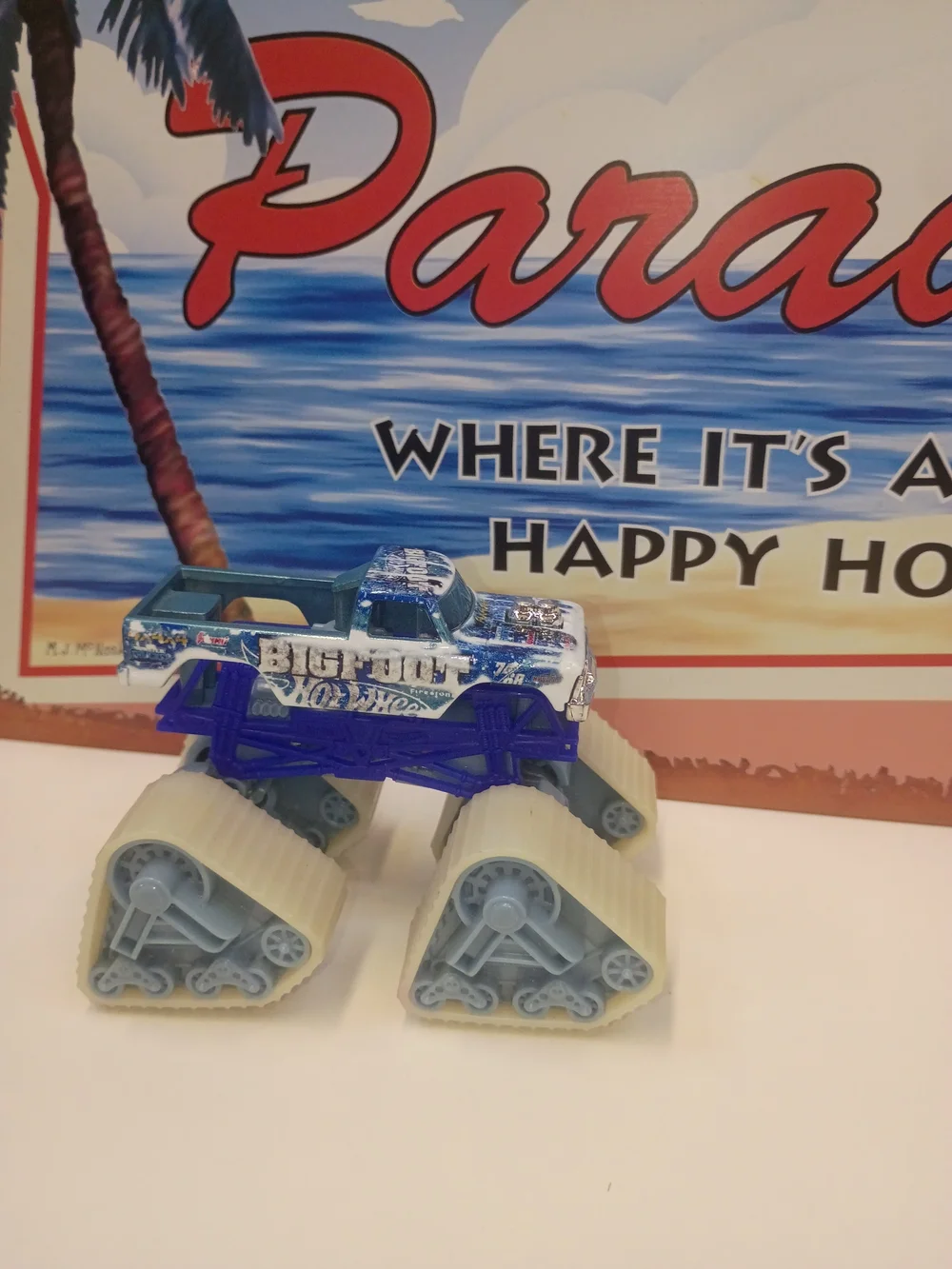 Hot Wheels Blue White Twisted Treadz Bigfoot 1:64 Scale Diecast